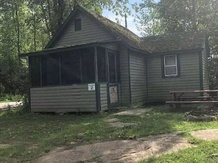 Riverbay Adventure Inn