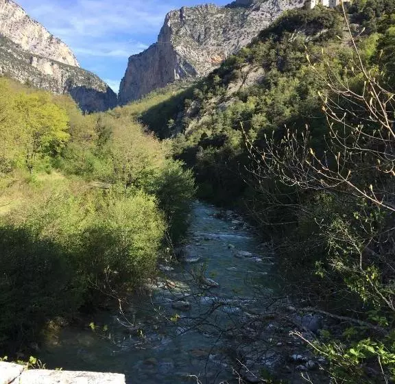 ホテル Auberge De Calendal