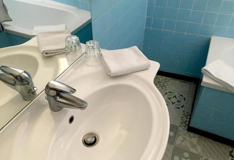 هتل Auberge Le Luberon