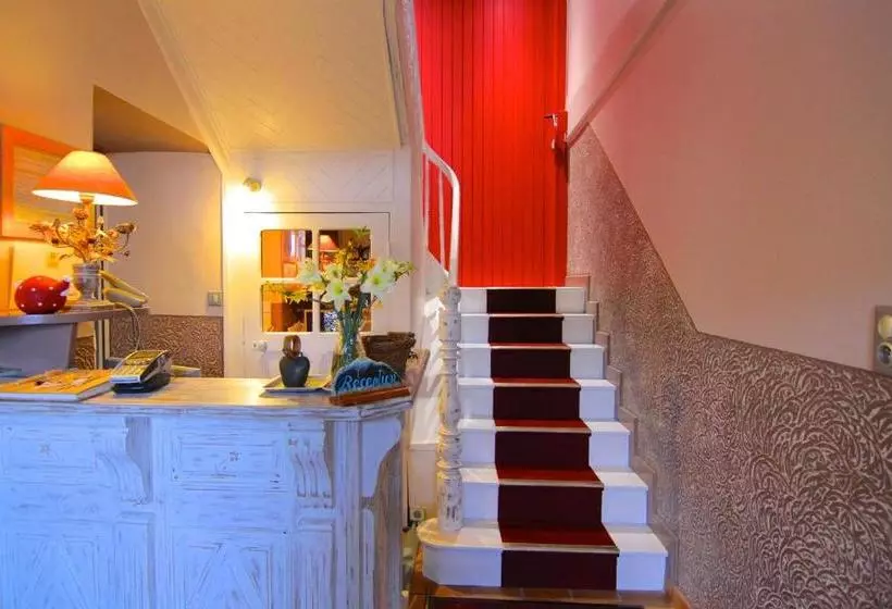 ホテル Auberge Le Cabaliros
