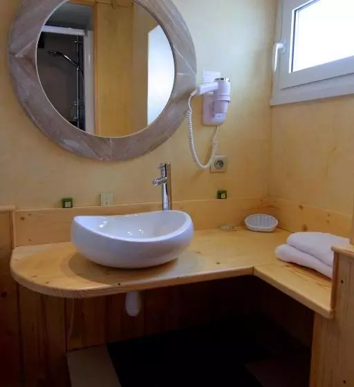 ホテル Auberge Le Cabaliros
