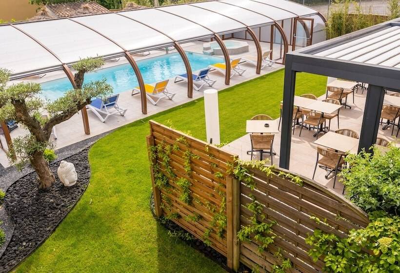 هتل Hôtel Restaurant Le Clos Fleuri