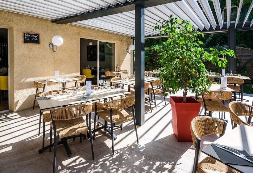 هتل Hôtel Restaurant Le Clos Fleuri