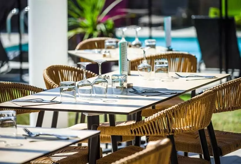 호텔 Hôtel Restaurant Le Clos Fleuri