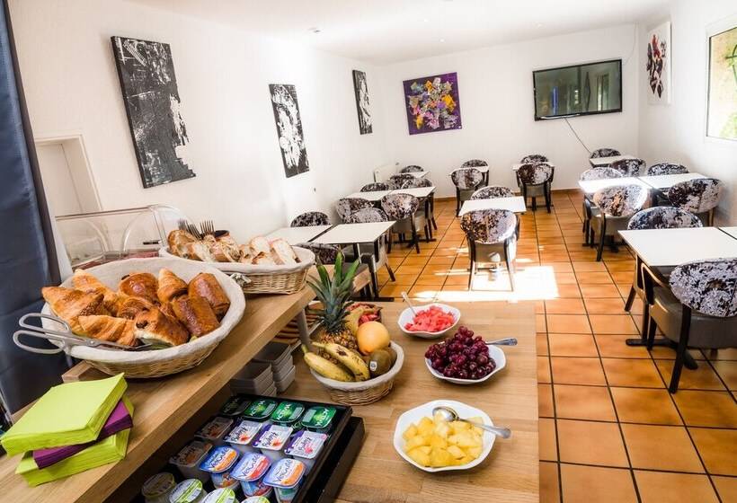 هتل Hôtel Restaurant Le Clos Fleuri