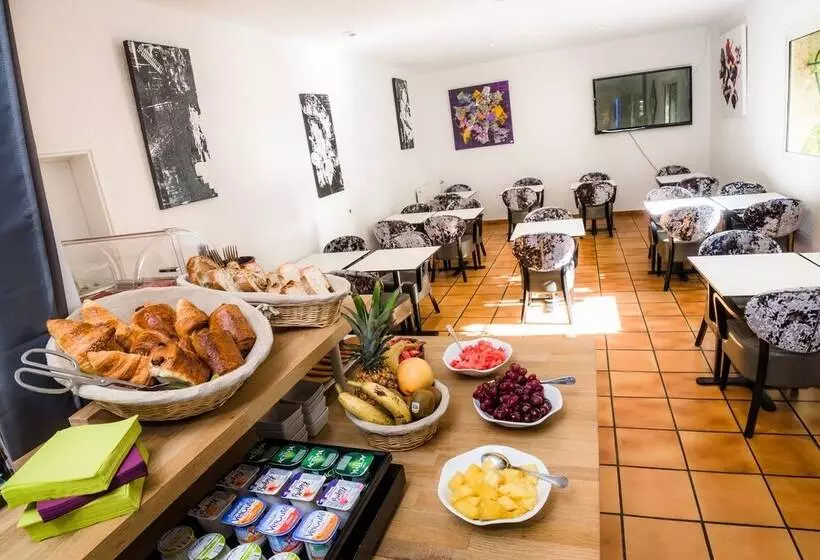 호텔 Hôtel Restaurant Le Clos Fleuri