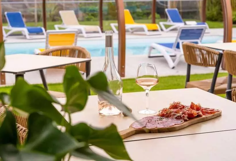 호텔 Hôtel Restaurant Le Clos Fleuri