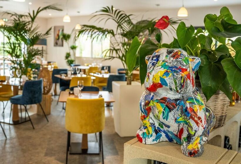 هتل Hôtel Restaurant Le Clos Fleuri