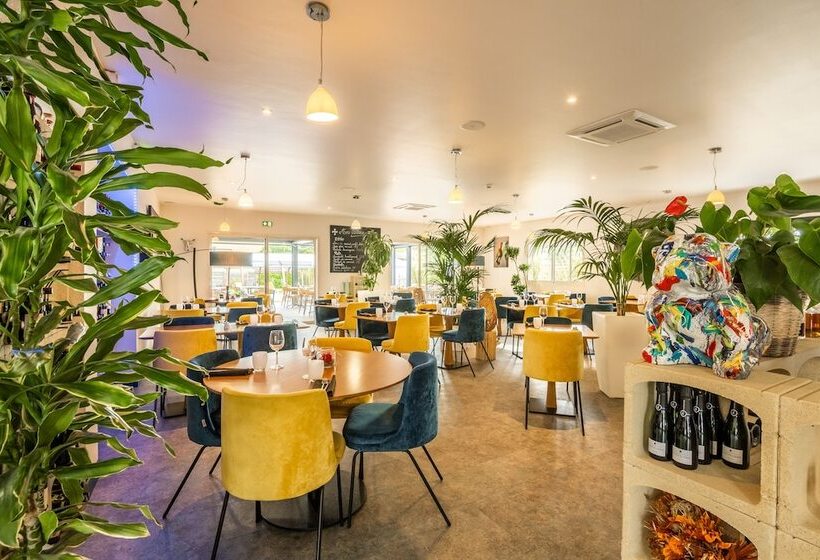 هتل Hôtel Restaurant Le Clos Fleuri