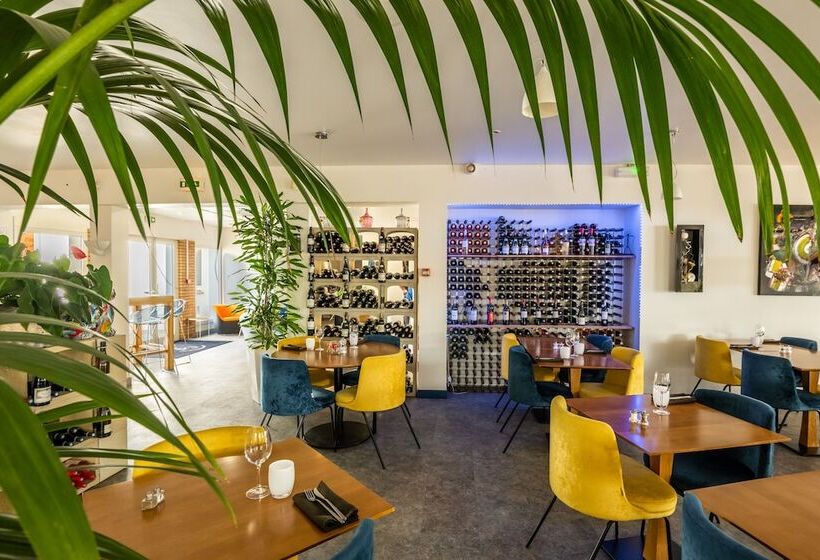 هتل Hôtel Restaurant Le Clos Fleuri