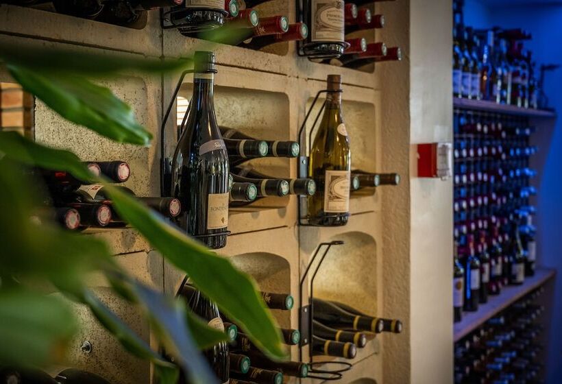 هتل Hôtel Restaurant Le Clos Fleuri