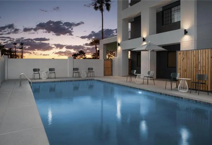 ホテル Spark By Hilton Tucson Airport