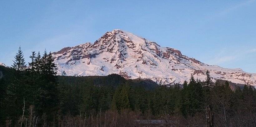 فندق Nisqually Lodge