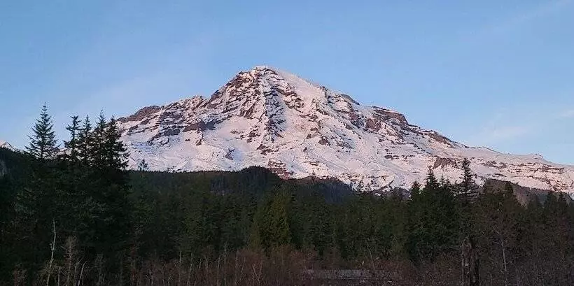 Hotelli Nisqually Lodge