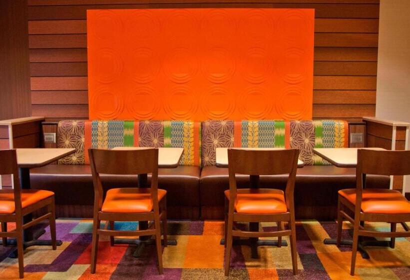 هتل Country Inn & Suites By Radisson, Modesto/salida