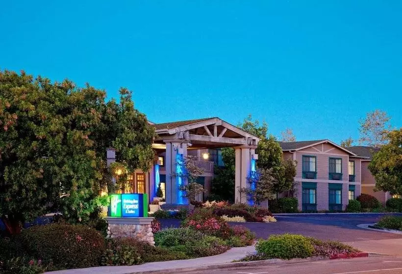 ホテル Holiday Inn Express & Suites Carpinteria, An Ihg