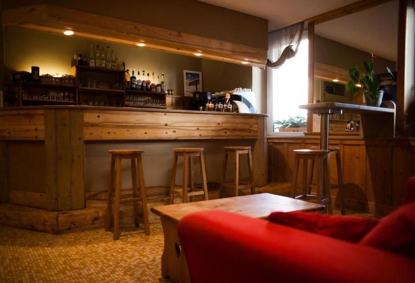 Hotel Logis Les Arobiers