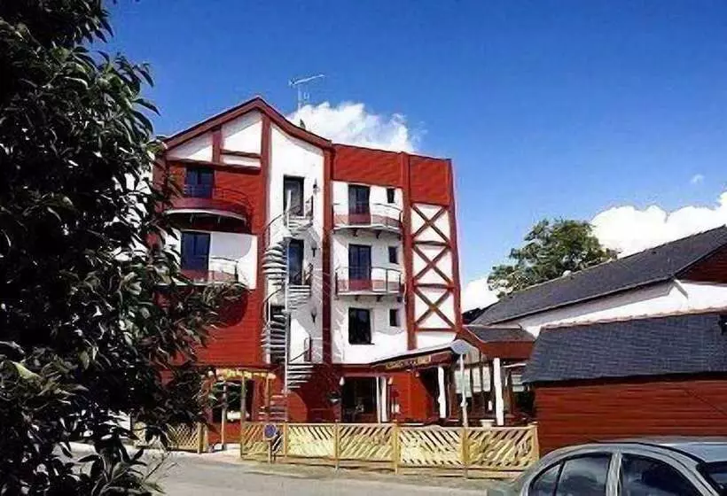 فندق Logis Auberge De La Foret