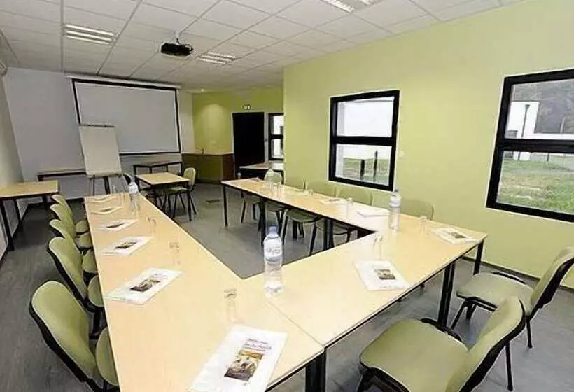 فندق Logis Auberge De La Foret