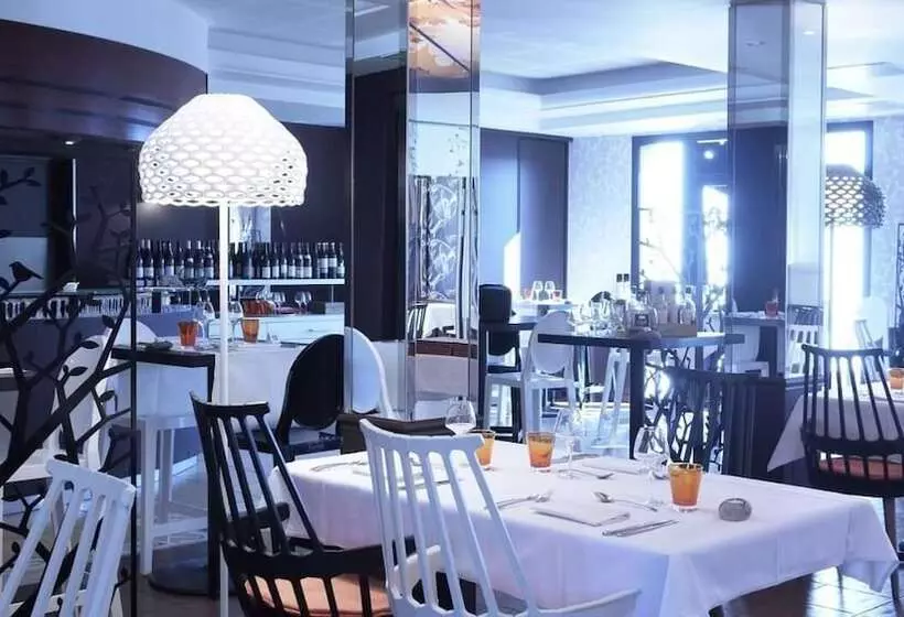 فندق Logis Auberge De La Foret