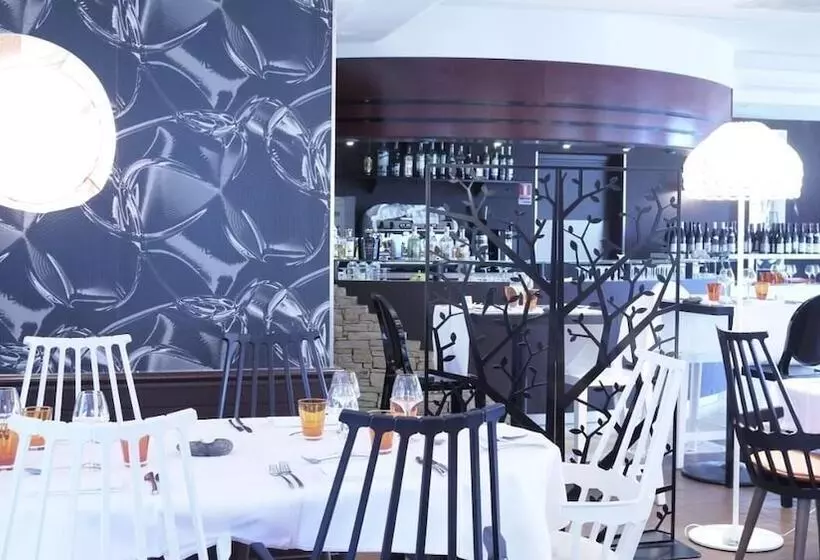 فندق Logis Auberge De La Foret