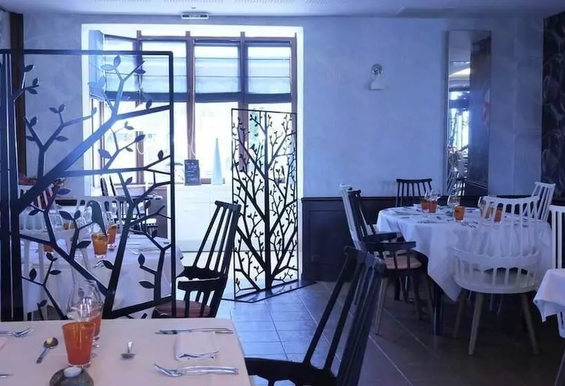 فندق Logis Auberge De La Foret