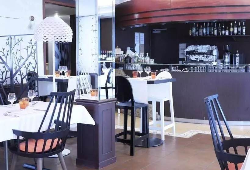 فندق Logis Auberge De La Foret