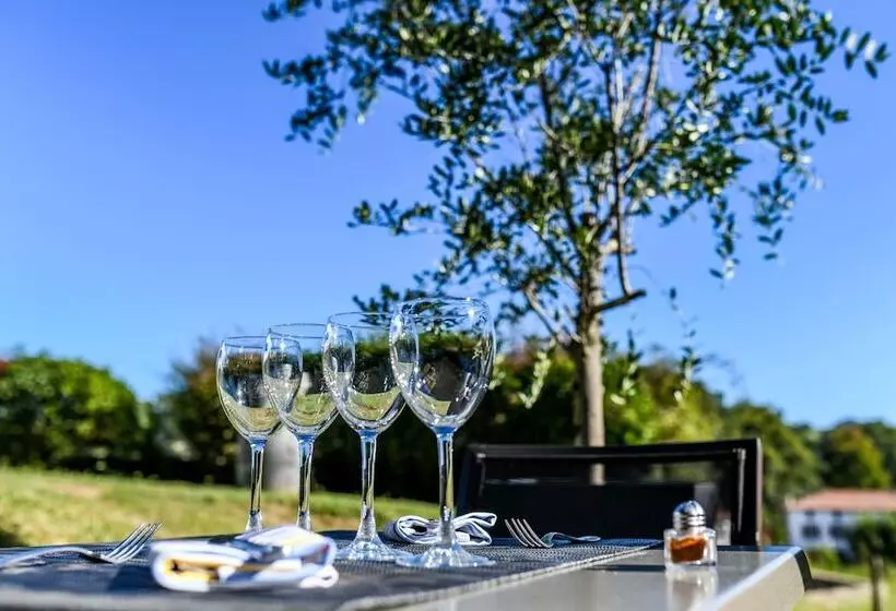 호텔 Logis Hôtel Du Chêne