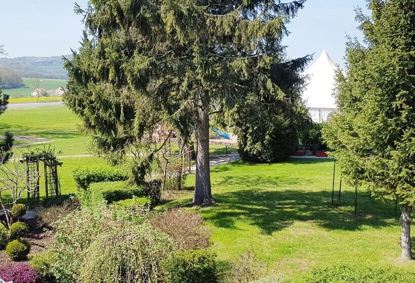 ホテル Logis Hôtel Les Tuileries