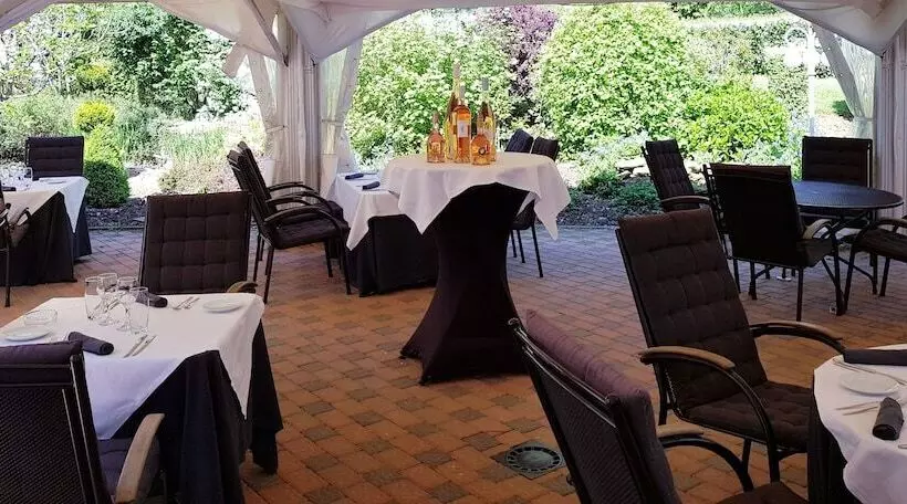 호텔 Logis Hôtel Les Tuileries