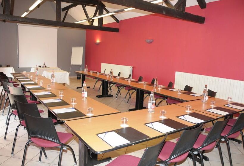 ホテル Logis Hôtel Les Tuileries