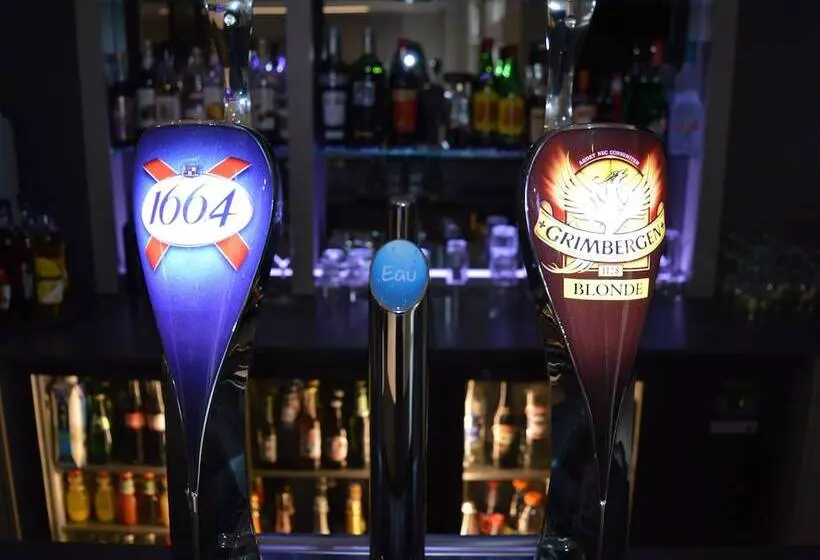 호텔 Logis Hôtel Les Tuileries