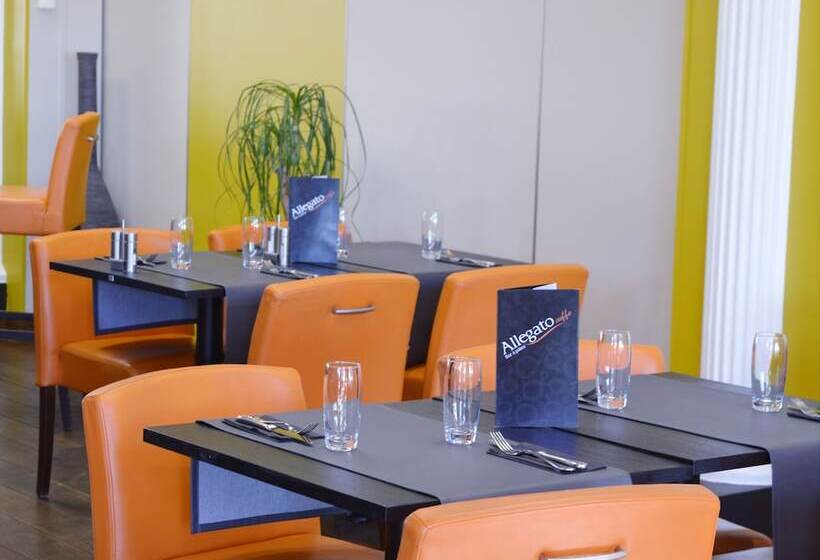 ホテル Logis Hôtel Les Tuileries