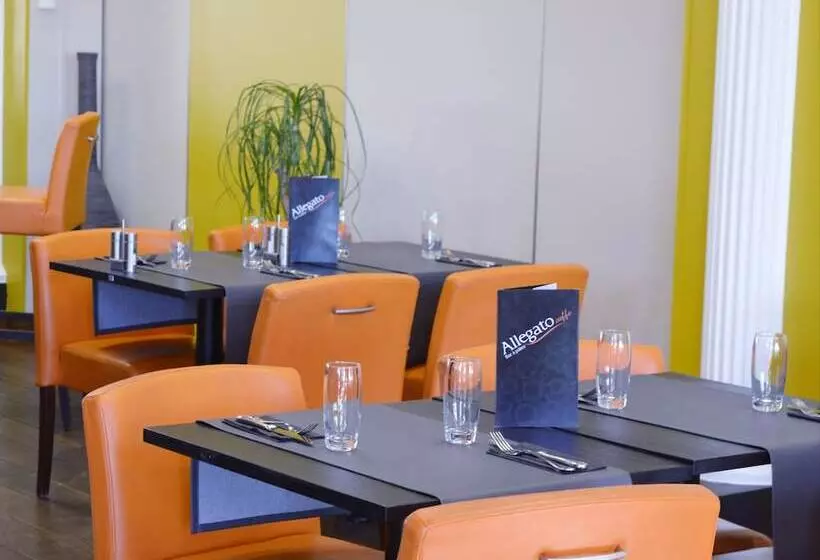 호텔 Logis Hôtel Les Tuileries