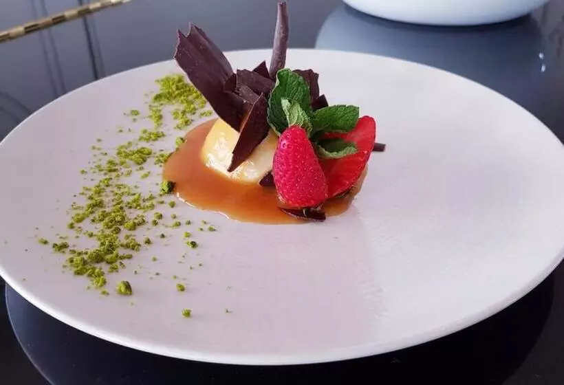 호텔 Logis Hôtel Les Tuileries