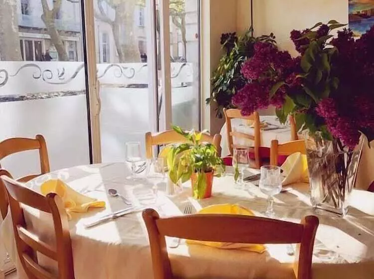 Logis Hotels Hôtel Et Restaurant De La Montagne Noire