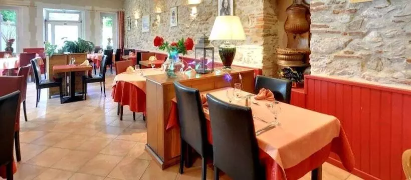 Logis Hotels Hôtel Et Restaurant De La Montagne Noire