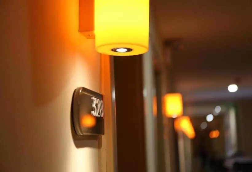 Hotelli 7 Days Premium Shijiazhuang Railway Station Branch