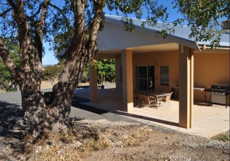 Отель Lambert Estate Retreat