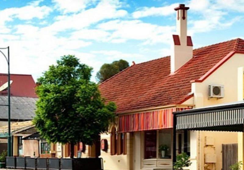 Отель Lambert Estate Retreat