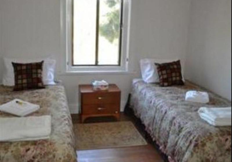 Отель Lambert Estate Retreat