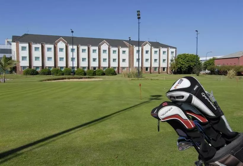 هتل Aeroparque Inn And Suites