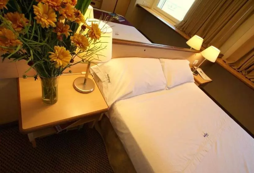 هتل Aeroparque Inn And Suites