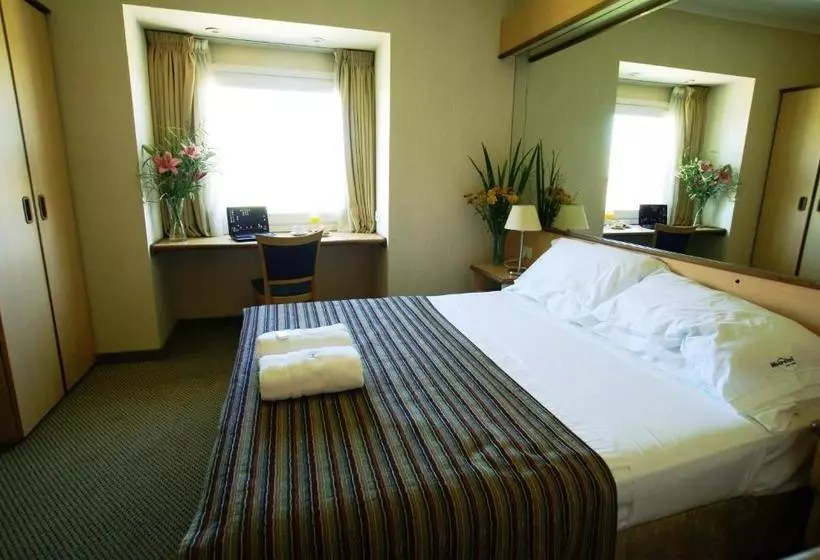 هتل Aeroparque Inn And Suites