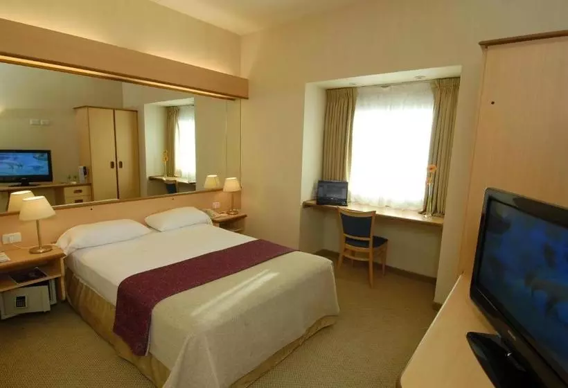 هتل Aeroparque Inn And Suites