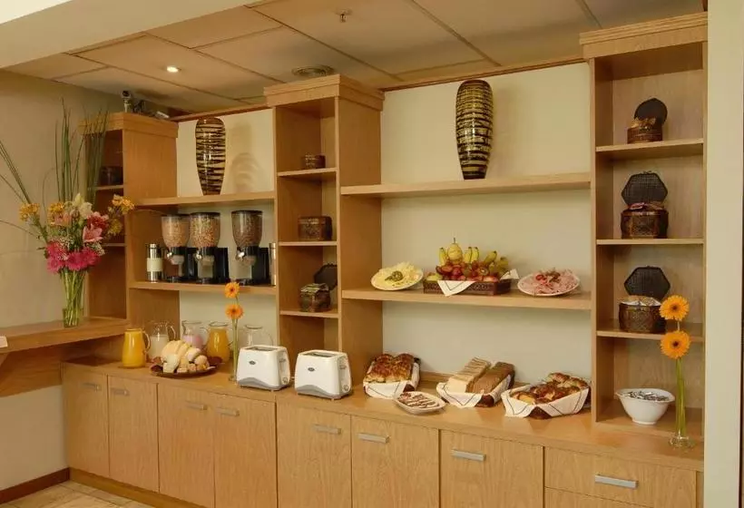 هتل Aeroparque Inn And Suites