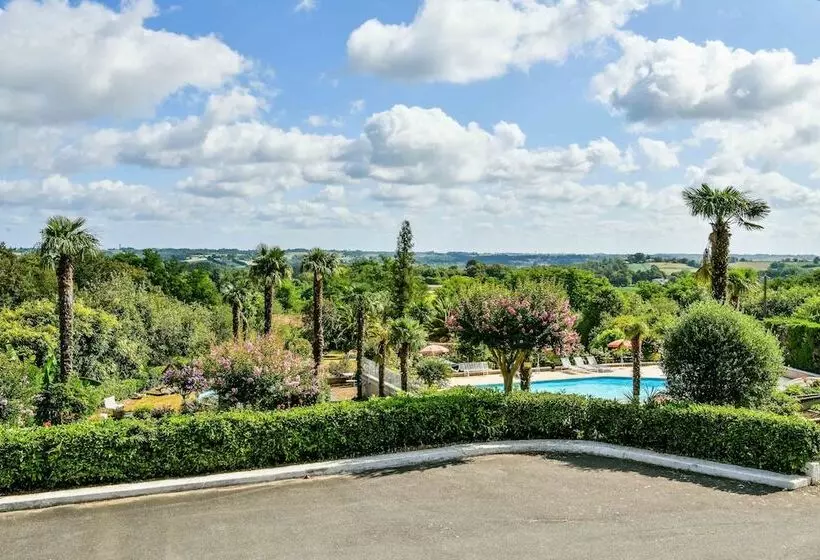 Отель Aux Tauzins