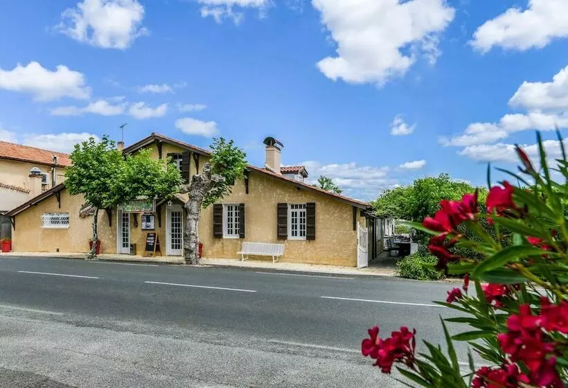 Отель Aux Tauzins