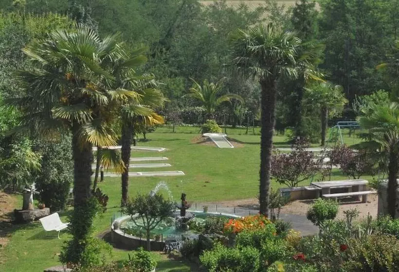 Отель Aux Tauzins