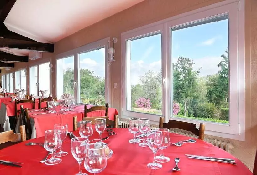 Отель Aux Tauzins